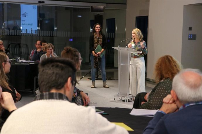 La diputada de Gobernanza, Eider Mendoza, interviene ante la Asamblea Ciudadana de Gipuzkoa