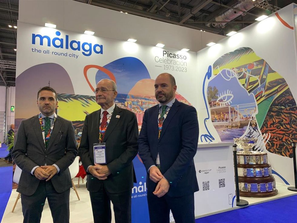 El alcalde de Málaga, Francisco de la Torre, y el concejal de Turismo, Jacobo Florido, inauguran el expositor en WTM