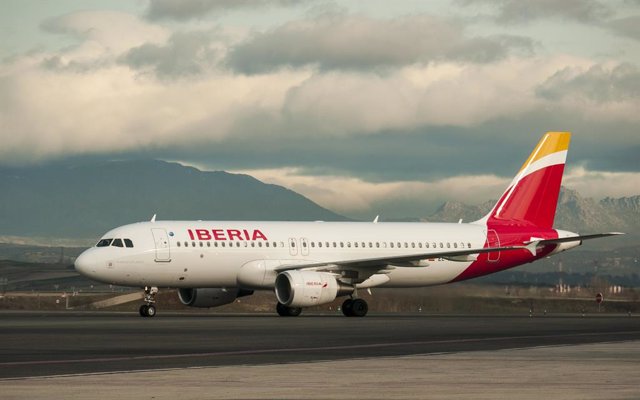 Archivo - Avión de Iberia.