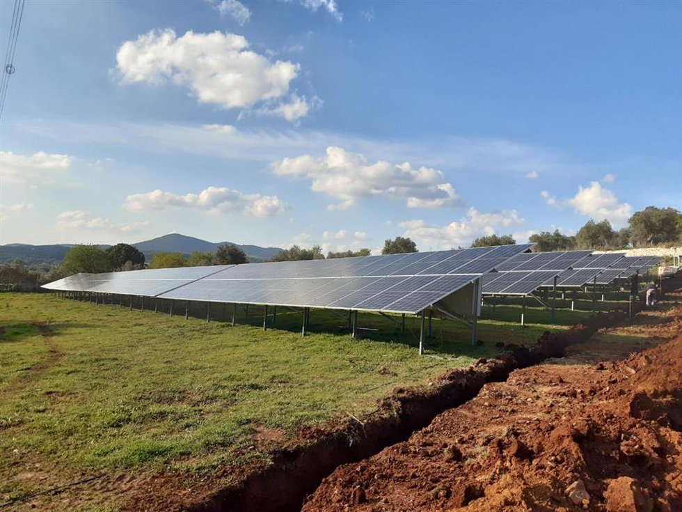 Archivo - Proyecto fotovoltaico de Alterna Energía