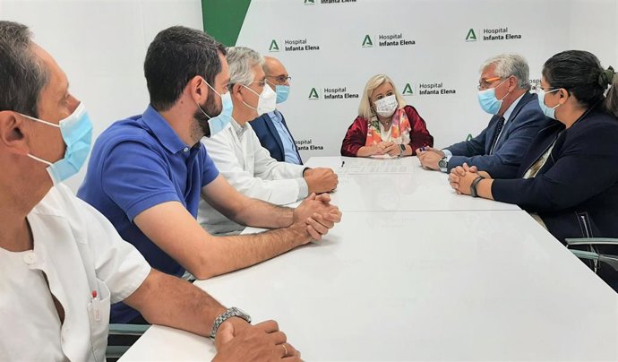 El Hospital Infanta Elena De Huelva Y La Asociación De Pacientes Laringectomizados De Huelva (APLH) Han Firmado Este Lunes Un Convenio De Colaboración Entre Ambas Entidades.