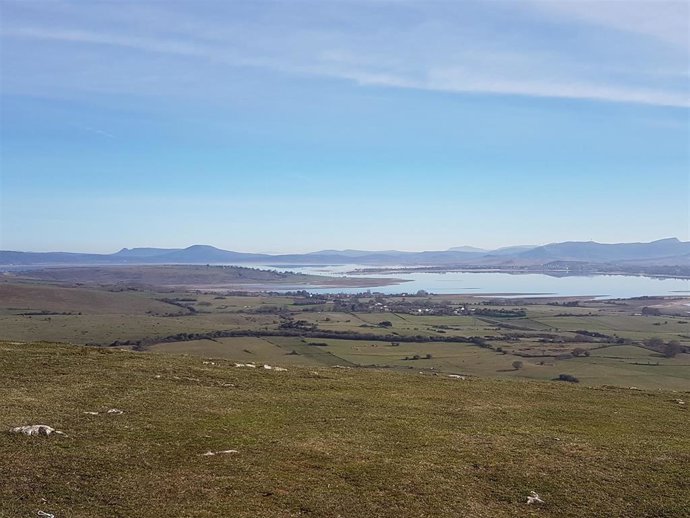 Archivo - Pantano, embalse del Ebro