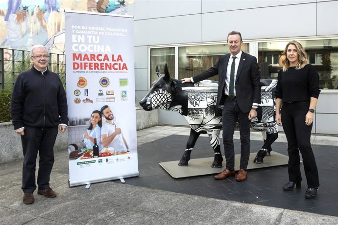 El consejero de Desarrollo Rural, Ganadería, Pesca, Alimentación y Medio Ambiente, Guillermo Blanco, presenta la nueva campaña de promoción de Alimentos de Cantabria.