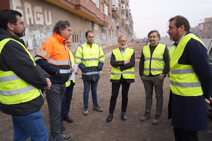 Visita del alcalde de Valladolid, varios concejales y el gerente de la SVAV a las obras de la calle Seo.