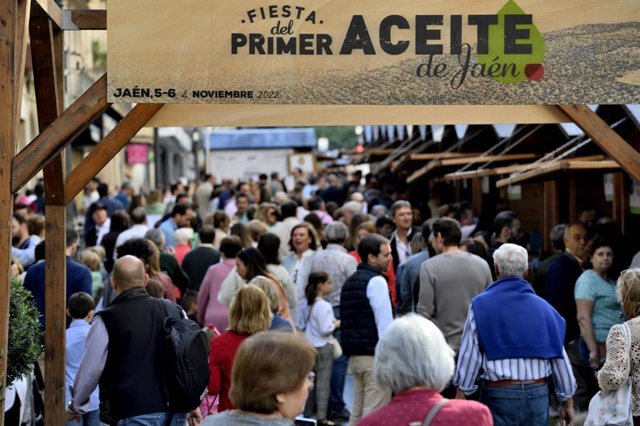 Público en la IX Fiesta del Primer Aceite de Jaén.