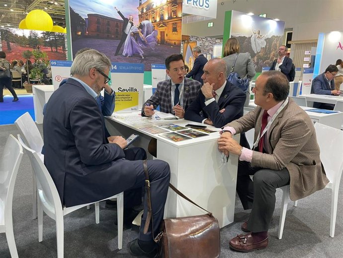Delegación municipal, con el alcalde a la cabeza, que ha acudido a la WTM de Londres.