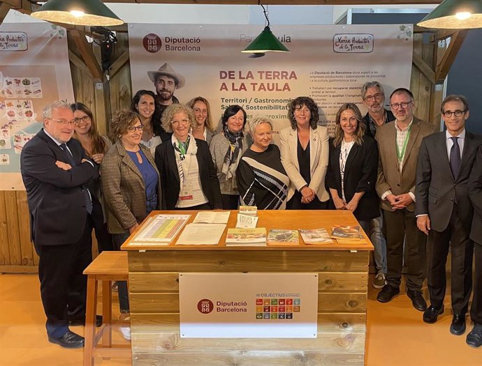 La consellera Teresa Jord, la concejala Montserrat Ballarín y el comisionado Álvaro Porro en la inauguración del Gastronmic Frum Barcelona