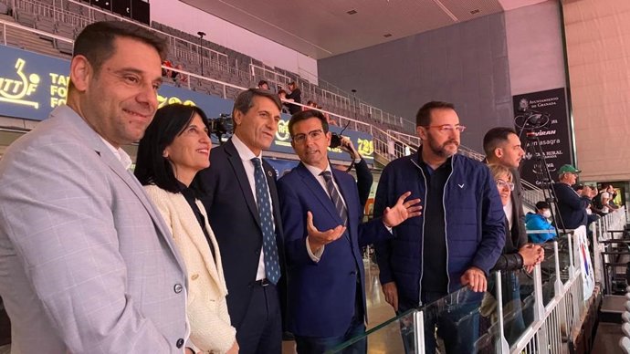 Visita del Gobierno y el Ayuntamiento al Palacio de Deportes de Granada