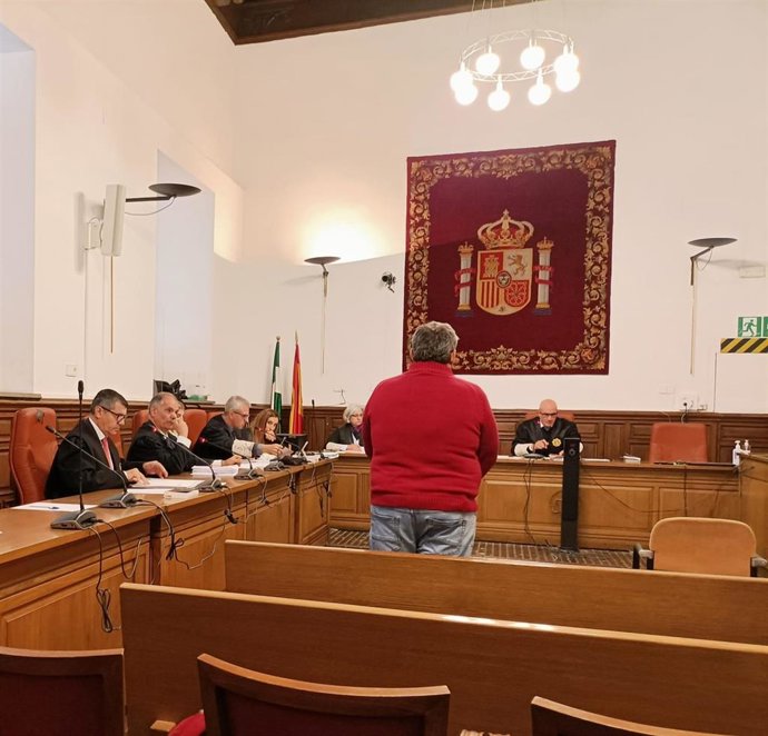 Primera sesión del juicio en la Audiencia de Granada contra el acusado de conducir ebrio y provocar un accidente con dos muertos.