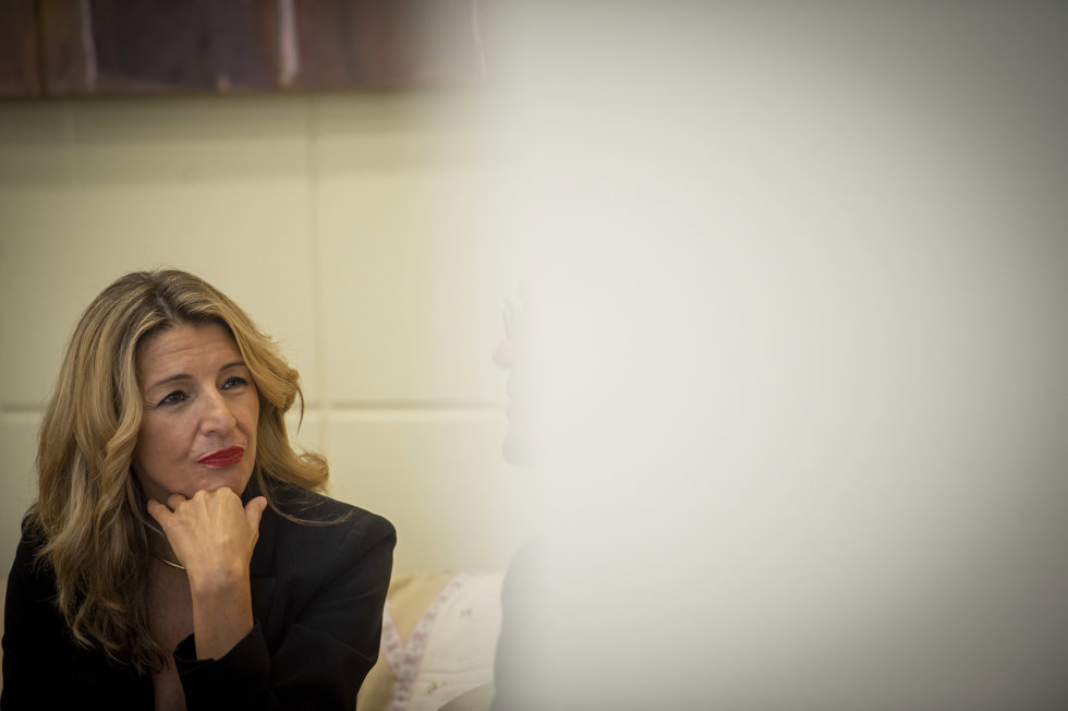 La vicepresidenta segunda del Gobierno y ministra de Trabajo y Economía Social, Yolanda Díaz, durante una reunión para recibir la Memoria Anual de la Fiscalía General del Estado, en la sede del Ministerio, a 7 de noviembre de 2022, en Madrid (España). 