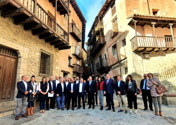 Participantes en la firma de la anualidad correspondiente al proyecto 'Planes de Sostenibilidad Turística Provincia Teruel', dentro del Fondo de Inversiones de Teruel (FITE) de 2021.