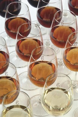 Archivo - Copas de vino de Jerez. Archivo