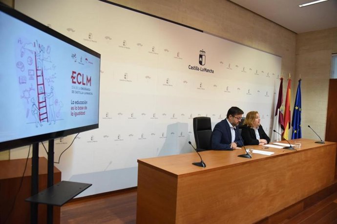 La consejera de Educación, Cultura y Deportes, Rosa Ana Rodríguez en rueda de prensa