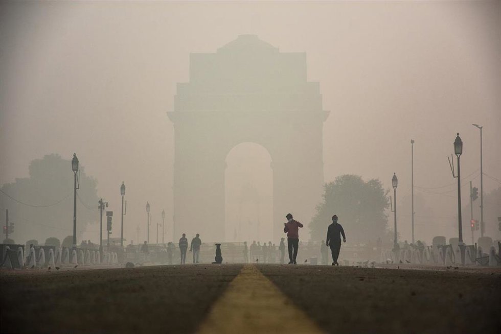 Archivo - Una nube de contaminación en Nueva Delhi, India 