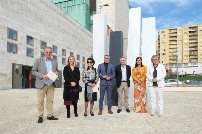 Escultura homenaje a los 50 años del Concurso Internacional de Piano de Santander Paloma OShea
