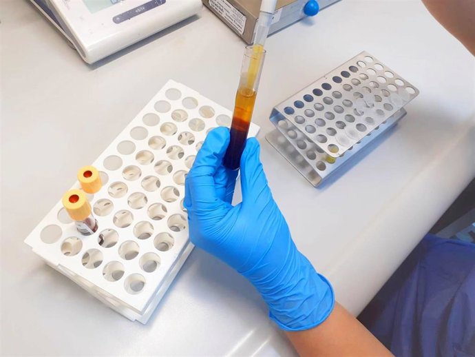 Archivo - Imagen de recurso de una investigadora sanitaria.