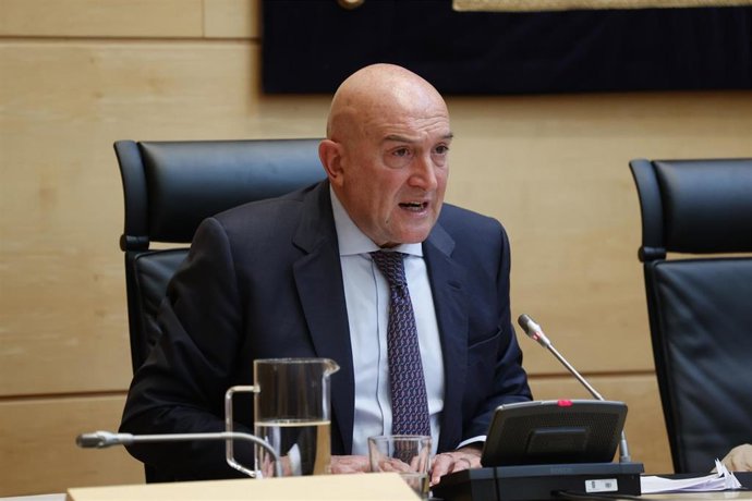 El consejero de la Presidencia de la Junta de Castilla y León, Jesús Julio Carnero, durante su comparecencia en la Comisión de Economía y Hacienda de las Cortes de Castilla y León.