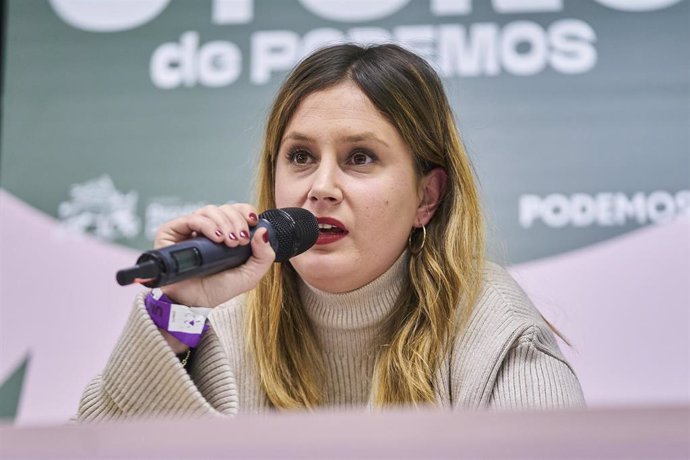 La portavoz adjunta de Unidas Podemos en la Asamblea de Madrid, Alejandra Jacinto, interviene durante la celebración de la 'Uni de otoño' en la Facultad de Ciencias Políticas de la Universidad Complutense de Madrid, a 5 de noviembre de 2022, en Madrid (