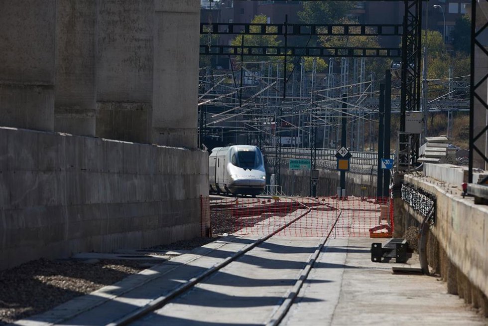 Llegada de un tren a la Estación Madrid ChamartínClara Campoamor, a 7 de noviembre de 2022, en Madrid (España)