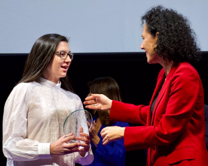 La estudiante de la UHU, Rocío Moro, ha sido reconocida con uno de los galardones de la segunda edición de los Premios Margarita Salas.
