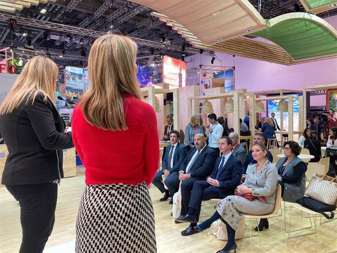 La presidenta del PP de Baleares, Marga Prohens, asiste a la presentación de la nueva marca turística 'Visit Andratx'