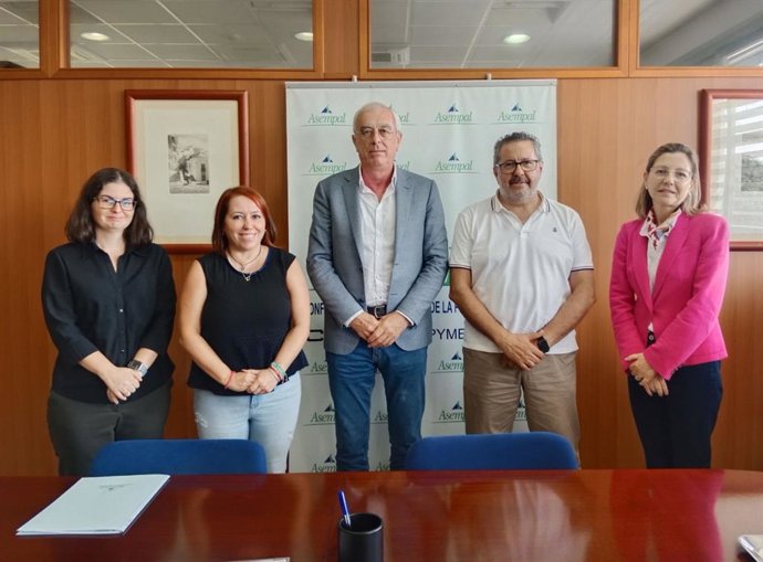 Los representantes de Asempal, CCOO y UGT en Almería mantienen una reunión.