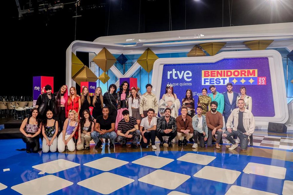 Todos los artistas seleccionados para el Benidorm Fest 2023 posan para los medios gráficos en la presentación de Radio Televisión Española (RTVE) de los 18 artistas seleccionados para participar en el Benidorm Fest 2023, a 2 de noviembre de 2022, en Mad