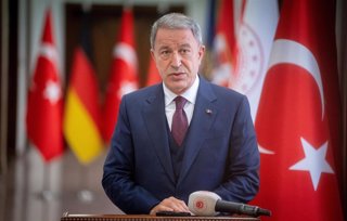 Archivo - El ministro de Defensa turco, Hulusi Akar