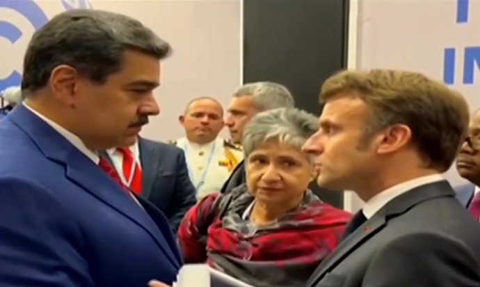 Los presidentes de Venezuela, Nicolás Maduro, y Francia, Emmanuel Macron, en Sharm el Sheij, Egipto