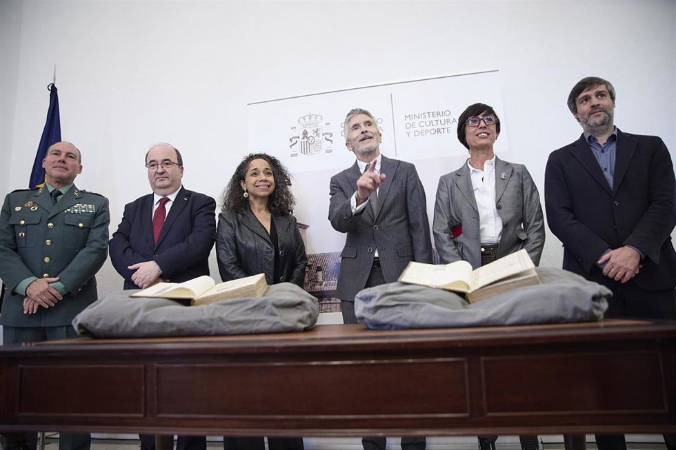 Entrega de los dos volúmenes del siglo XVII recuperados por la Guardia Civil en Estados Unidos en el Ministerio de Cultura y Deporte, a 7 de noviembre de 2022, en Madrid (España).