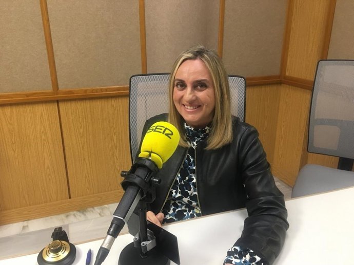 La consejera de Fomento, Articulación del Territorio y Vivienda, Marifrán Carazo, en una entrevista en la Cadena SER.