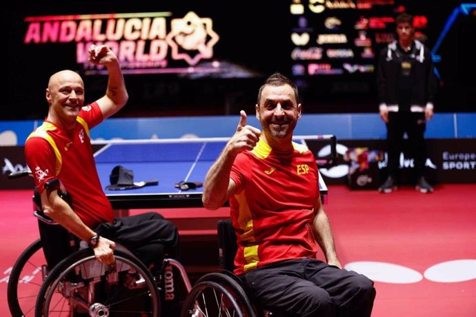 Miguel Ángel Toledo e Iker Sastre celebran su pase a la final del Mundial de Tenis de Mesa Paralímpico de Granada