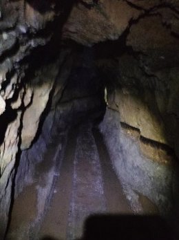 Interior del túnel que abastece las Salinas de Cabo de Gata (Almería).