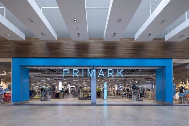 Archivo - Primark abre su primera tienda en San Sebastián