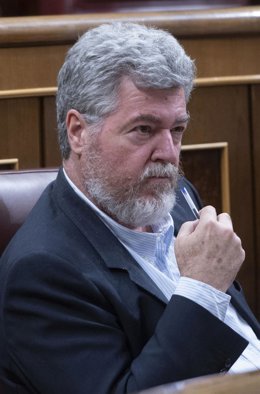 Archivo - El diputado de Unidas Podemos, Juan Antonio López de Uralde, durante una sesión plenaria en el Congreso de los Diputados, a 21 de junio de 2022, en Madrid (España).