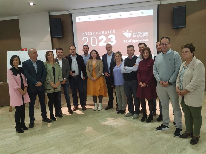 Equipo de gobierno de la Diputación de Cáceres tras la presentación de los Presupuestos 2023