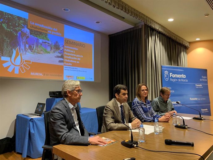De izquierda a derecha, Isidro Rodríguez, José Ramón Díez de Revenga, Isabel Franco y Jesús Salmerón, durante la inauguración del Seminario