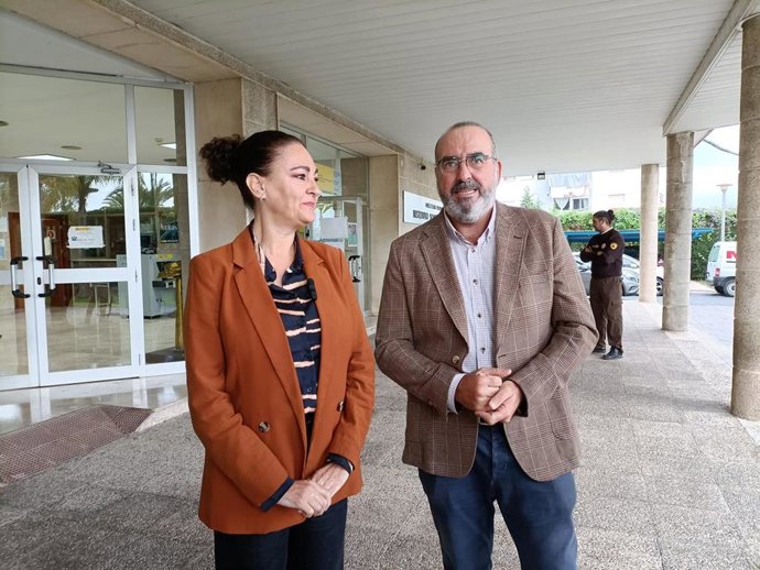 La secretaria de Sanidad de la Ejecutiva Provincial del PSOE de Huelva, Lourdes Martín, en la Casa del Mar.