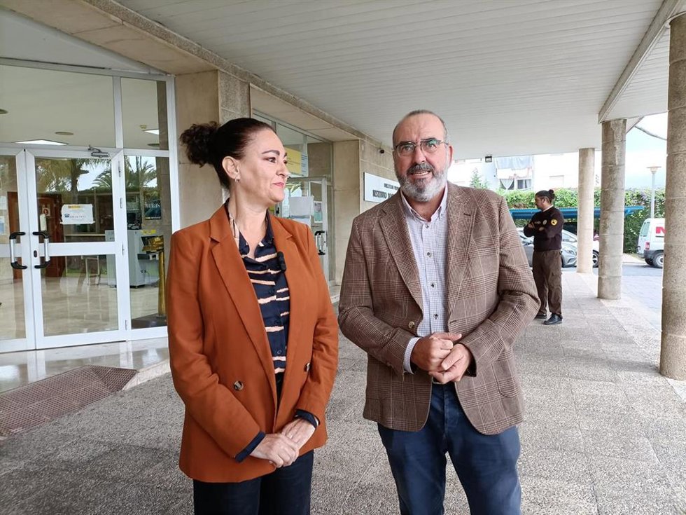 La secretaria de Sanidad de la Ejecutiva Provincial del PSOE de Huelva, Lourdes Martín, en la Casa del Mar.