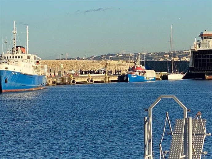 Desembarco de migrantes desde el barco 'Rise Above', de la ONG Mission Lifeline