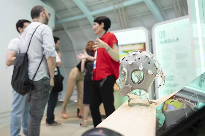 Archivo - Experiencia interactiva '#LaNube{IA}', en La Nube del CaixaForum Valncia.