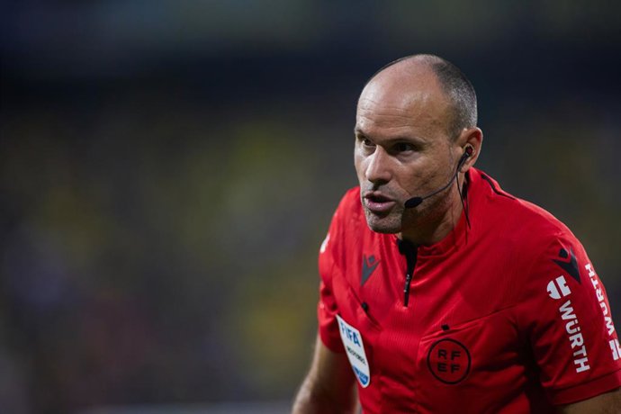 Mateu Lahoz, referee, looks on during the spanish league, La Liga Santander, football match played between Cadiz CF and Real Betis at Nuevo Mirandilla stadium October 19, 2022, in Cadiz, Spain.