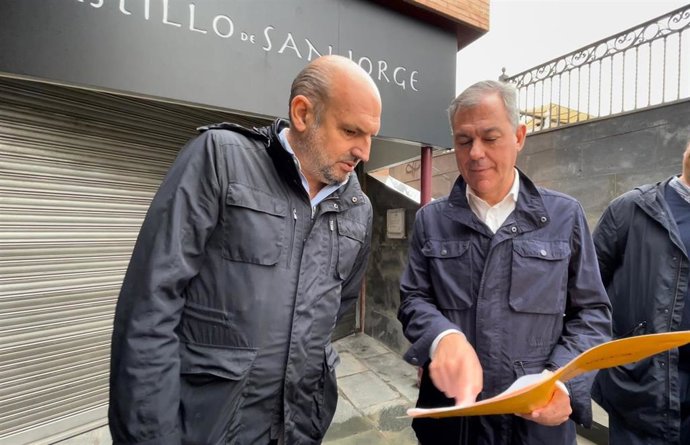Sanz en los aledaños del Castillo de San Jorge