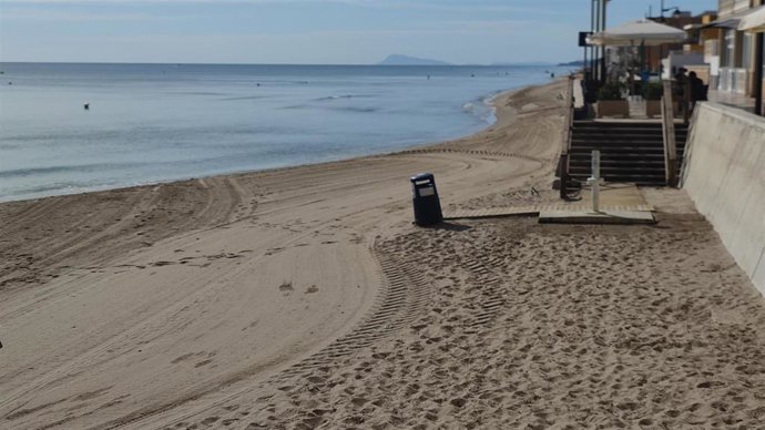 Playa de El Perelló con problemas de regresión