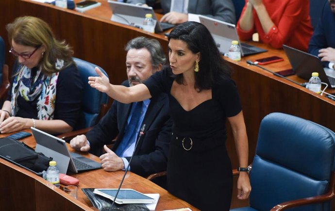 La portavoz de Vox en la Asamblea de Madrid, Rocío Monasterio, interviene en una sesión plenaria en la Asamblea de Madrid.