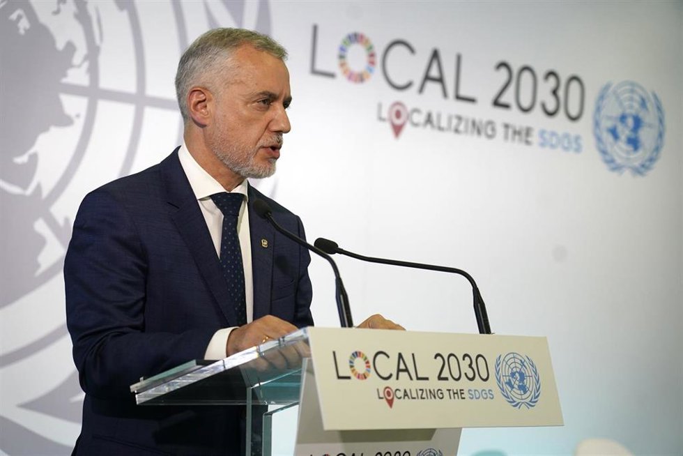 El Lehendakari del Gobierno Vasco, Iñigo Urkullu, interviene durante lun acto en BIlbao