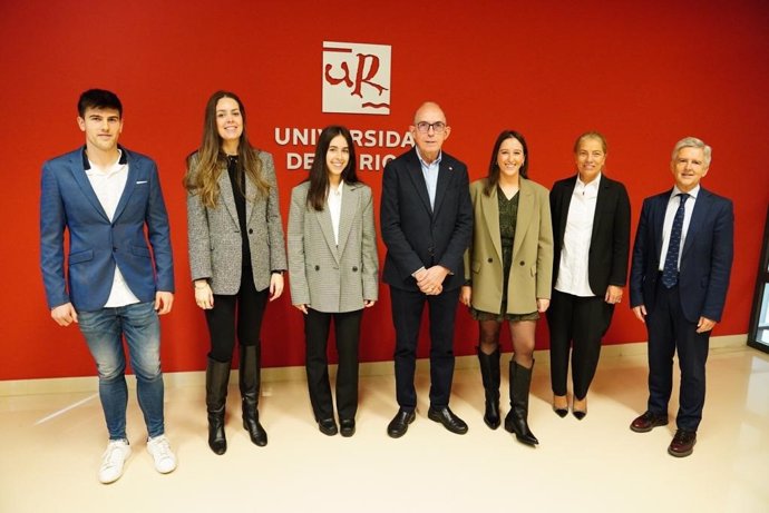 Javier Ezquerro, Carlota González, Paula Martínez, Juan Carlos Ayala, Ángela Martínez, María Cadarso y Eduardo Rodríguez Osés