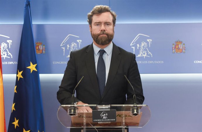 Archivo - El portavoz del Grupo Parlamentario Vox, Iván Espinosa de los Monteros, interviene en una rueda de prensa
