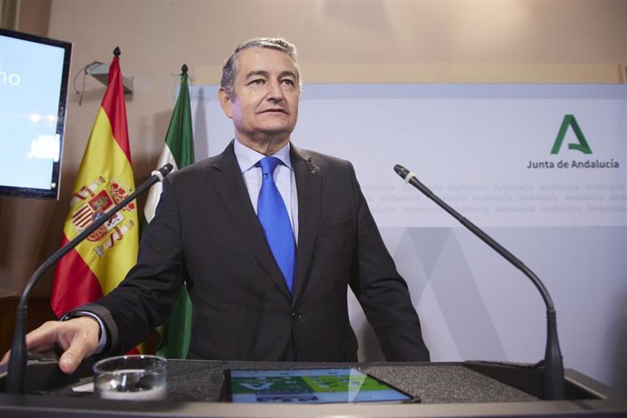 El consejero de Presidencia, Interior y Diálogo Social de la Junta de Andalucía, Antonio Sanz, durante la rueda de prensa tras el Consejo de Gobierno andaluz en el Palacio de San Telmo, a 8 de noviembre de 2022 en Sevilla (Andalucía, España). 