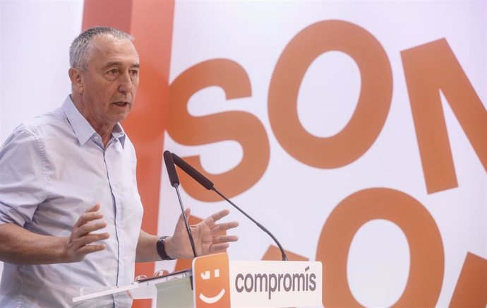 El portavoz de Compromís en el Congreso, Joan Baldoví, ofrece una rueda de prensa, en la sede de Compromís, a 11 de octubre de 2022, en Valencia, Comunidad Valenciana (España). 
